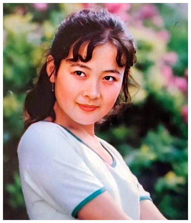 娜仁花|60岁娜仁花难得现身，两登《大众电影》封面，她是影后丈夫是影帝