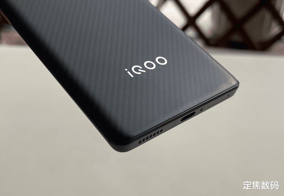 手机厂商|手机厂商如何弃用金属材质？主要有三个因素被用户所遗忘