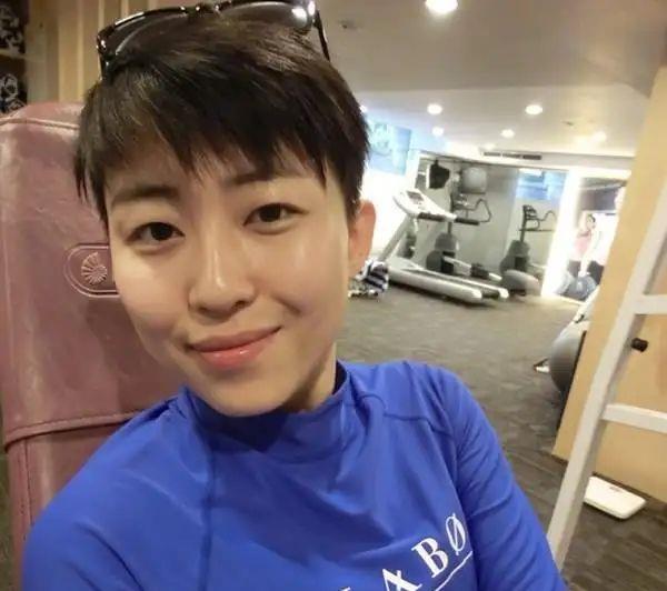 身价千万的单身女老板,花50万买精生女,遭网友怒批:太自私了!