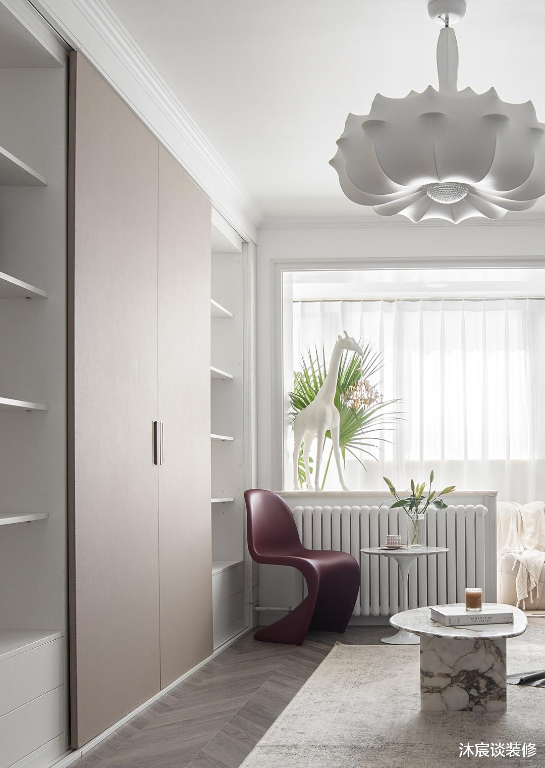 90后夫妻将70㎡老破小改造成清爽简约风，功能全收纳多，好看实用