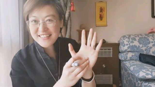 高血压|中医舒卿,舒氏针灸传人,独创“以指代针疗法”救治患者不计其数