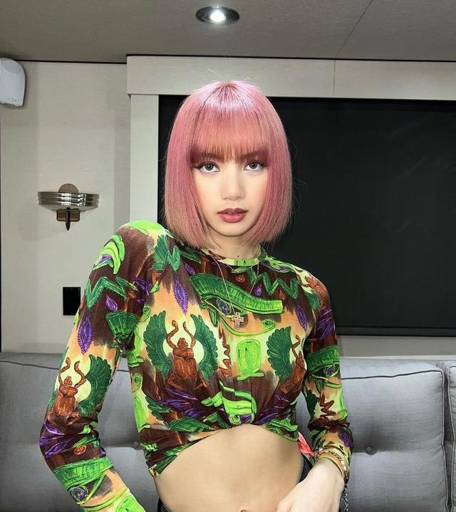 金针菇 Lisa新造型告别万年铁刘海标签，上热搜引粉丝热议：同样是人间芭比