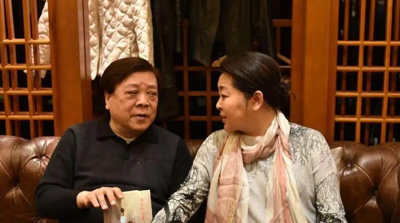 吉娜·爱丽丝|时隔2年才明白，赵忠祥将上亿遗产托付给倪萍，确实很明智