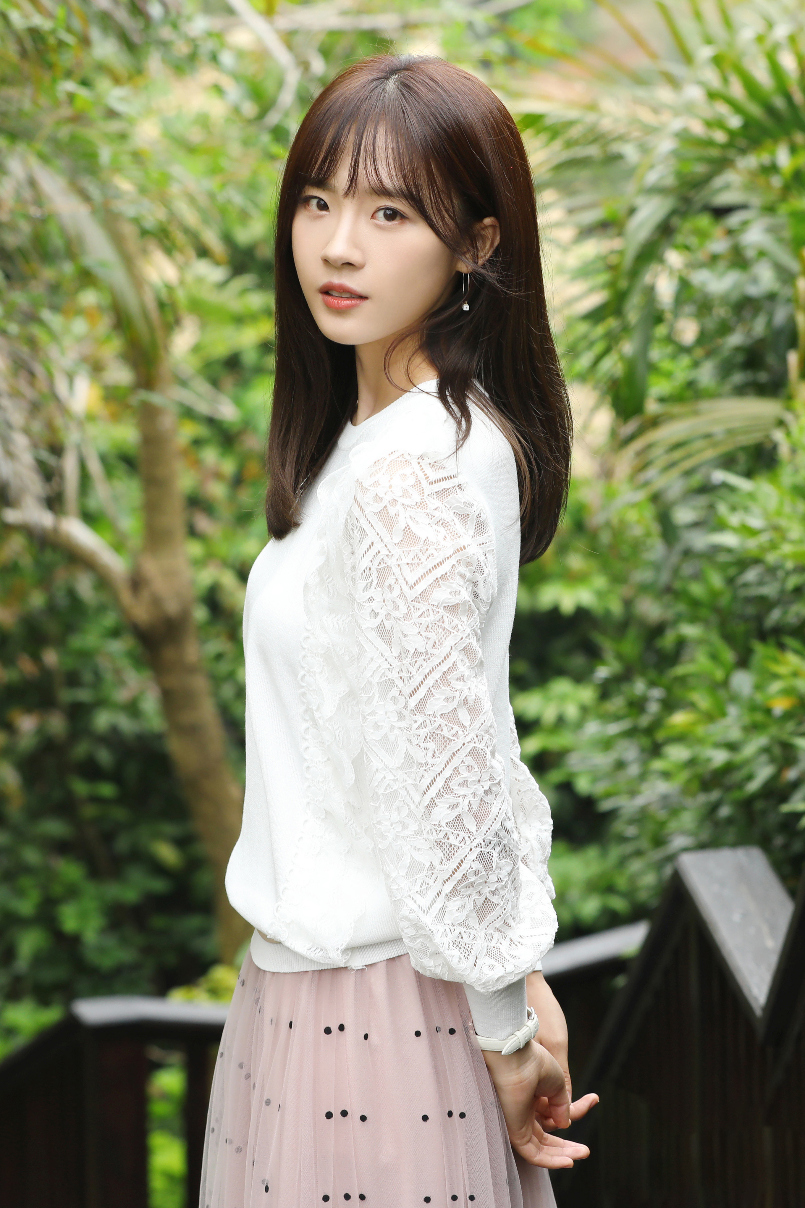 卢洋洋|美图分享|“内地新晋小花”卢洋洋,长相温柔甜美,笑容很治愈!