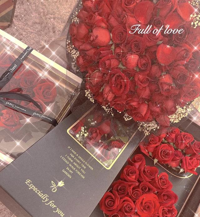 玫瑰|演员颖儿晒玫瑰花礼盒，称这是来自包老师的浪漫，让大家勇敢去爱