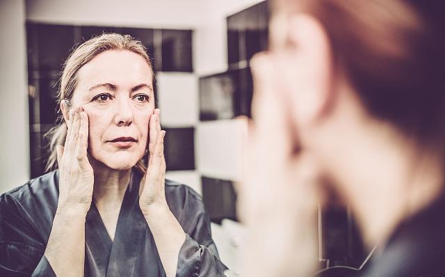 胃酸|女性更年期被称为“养寿期”,身体出现这些表现,长寿可能偏向你