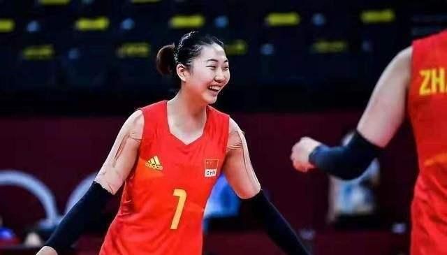 李盈莹|李盈莹袁心玥变排头兵！率队跑操或成新核心，将是蔡斌手中的王牌