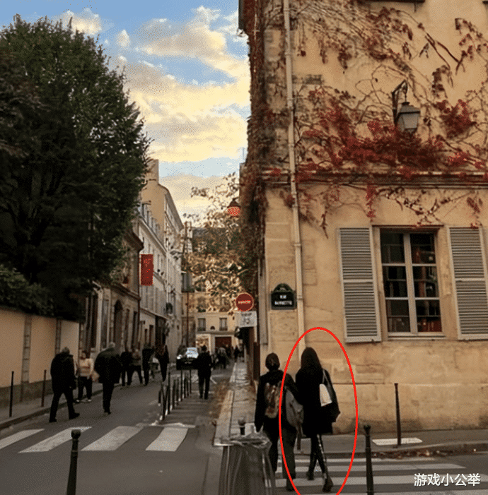 李嫣|李嫣打卡巴黎凯旋门,留学两年穿搭气质像模特,成王菲最美女儿