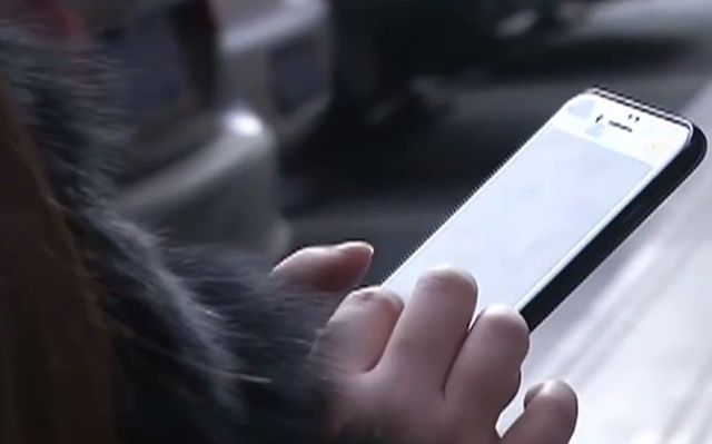 武汉女大学生检查发现银行卡余额多了31万,银行:就是你的