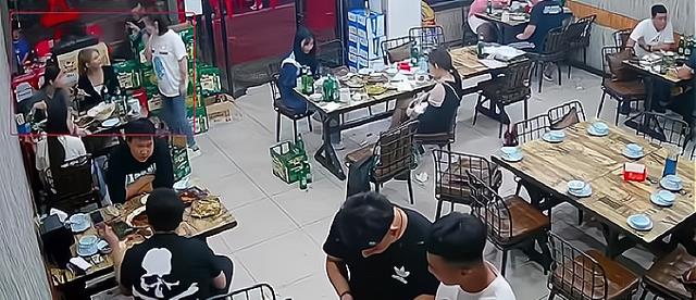 女网友讽刺唐山受伤女孩,遭到网友声讨,不堪压力后,宣布退网