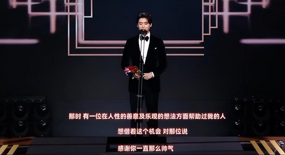 ?李钟硕认爱！跟IU秘密同游日本曝光，经纪公司承认两人正在恋爱中！