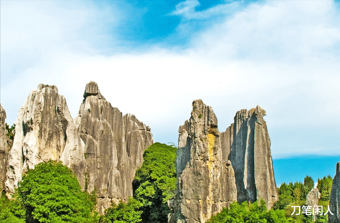 被称之为“地狱之门”的巨型塌陷,每年扩张十米,直径已超1600米
