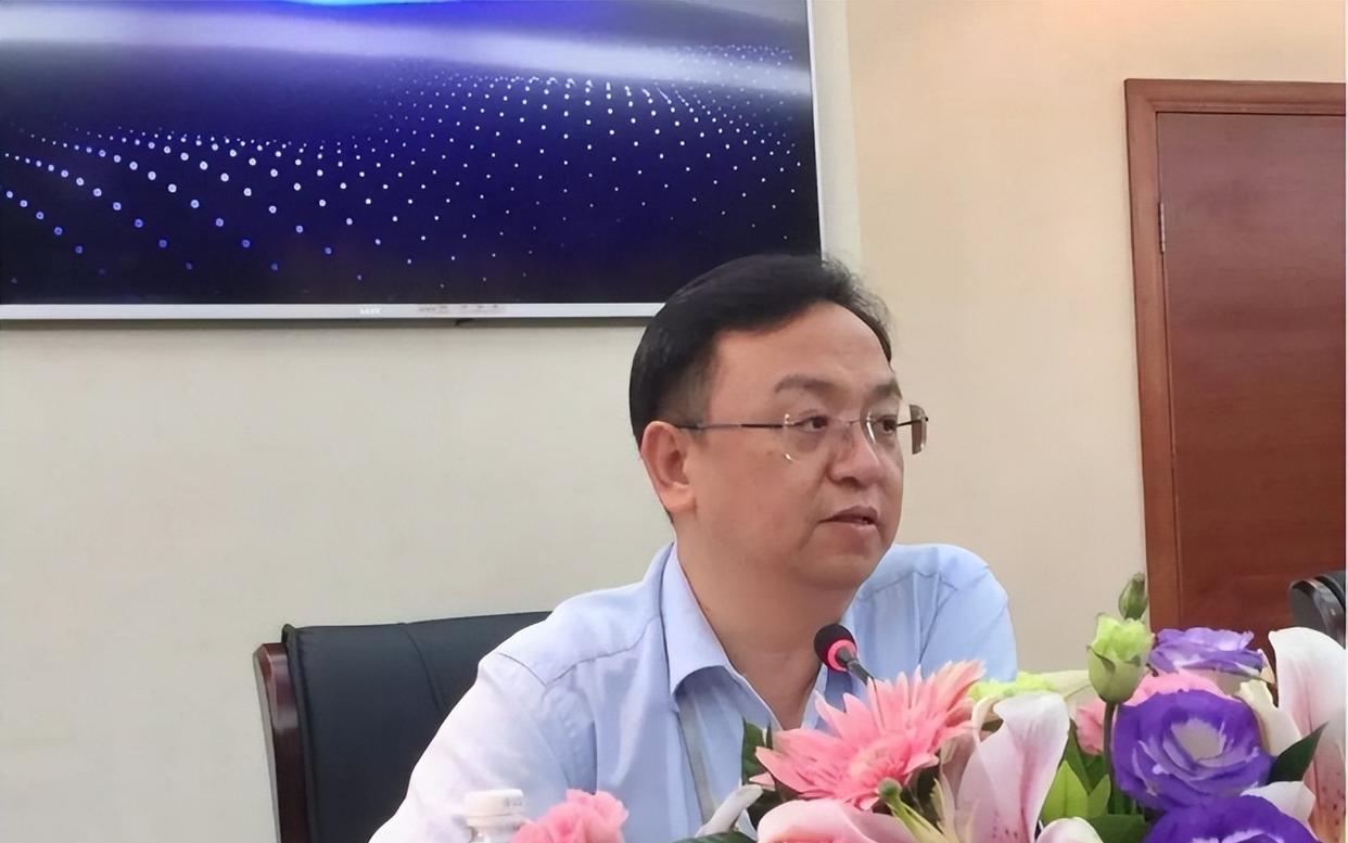 比亚迪王传福：父母双亡，嫂子卖嫁妆养他，现百亿身家报答兄嫂