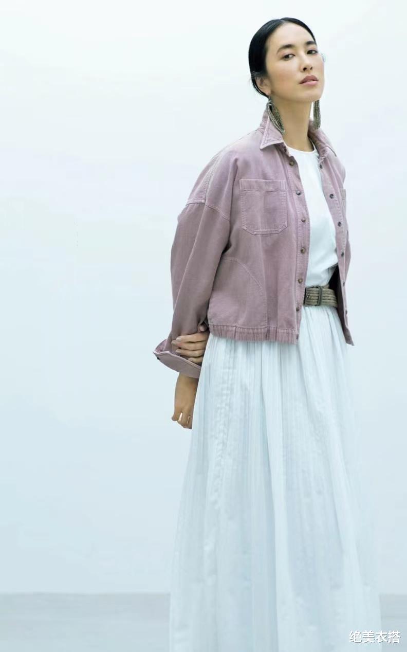 粉色|春天的职场“大女人风”,为什么讨人喜欢?3个造型细节,真飒美