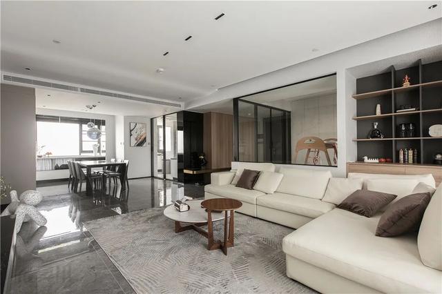 177㎡现代艺术宅,玻璃隔墙通透大气,电视墙的隐形门也很高级