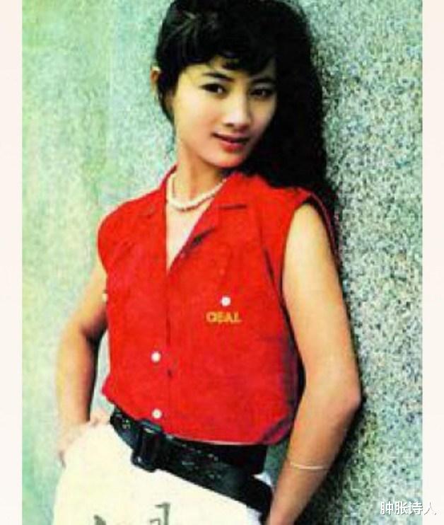 白灵|白灵晒清纯旧照,自夸纯洁无瑕,网友惊呼认不出