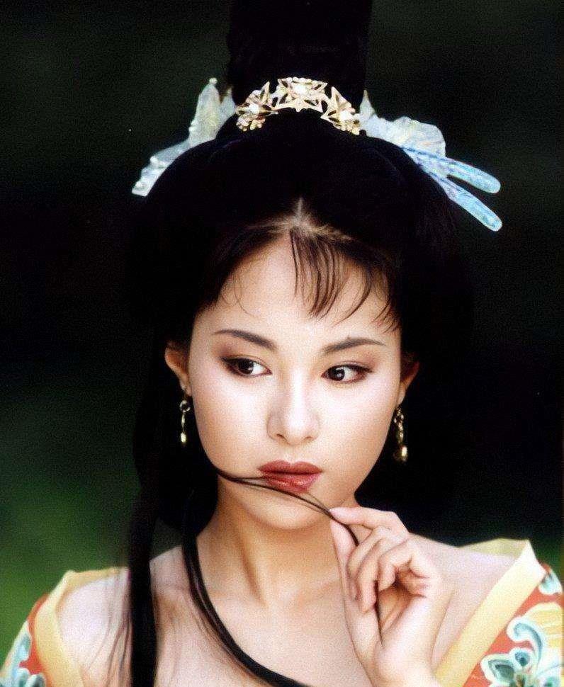 张天爱|沈傲君：女明星结婚也要靠相亲，求婚时，一颗巨大的裸钻让她惊喜