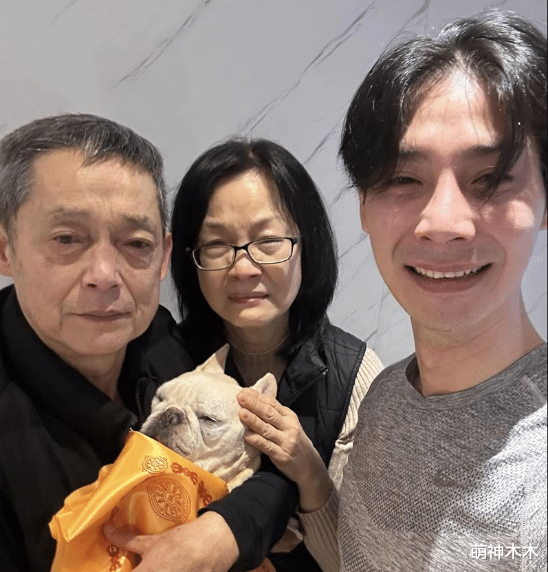 娱乐圈|67岁男星给病逝爱犬举办告别仪式，自曝花了一千多元，就差磕头了