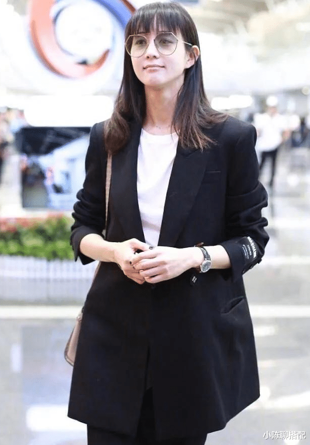 齐刘海 留齐刘海气质全无?露额头才年轻大方?中年女星们来告诉你答案