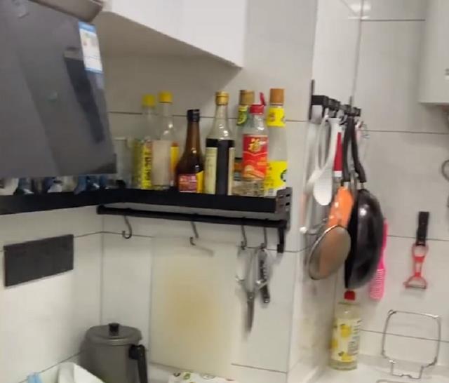 湖北一女子想在厨房装空调,家中2男人力排众议安排:做饭真香!