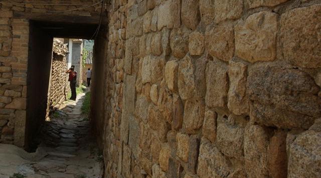 为啥许多农村房子门口都挂着一个镜子