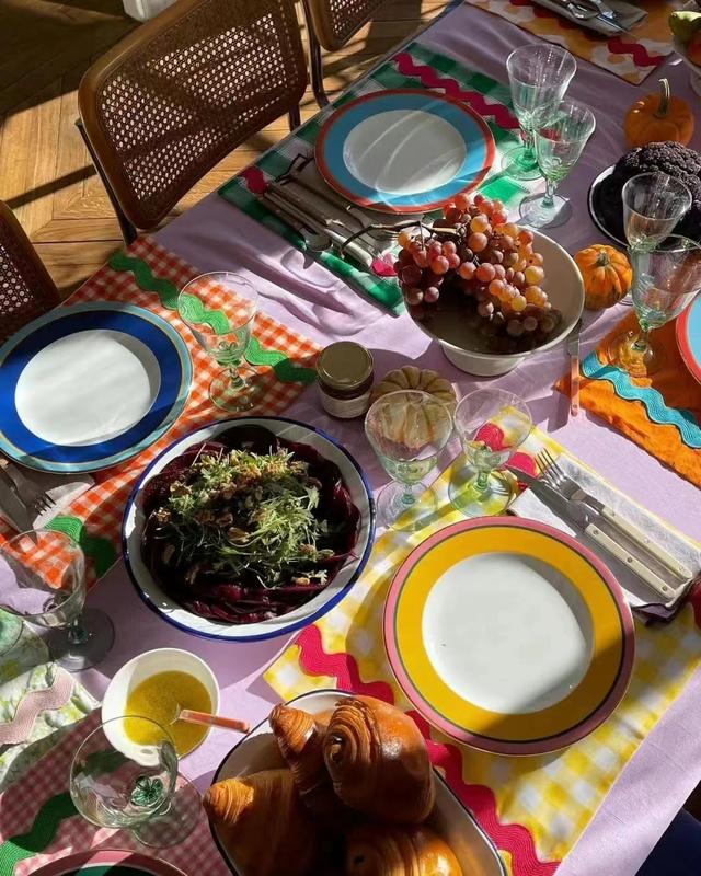 巴黎闺蜜80㎡的家火了，室内色彩丰富清新甜美，被无数网友羡慕