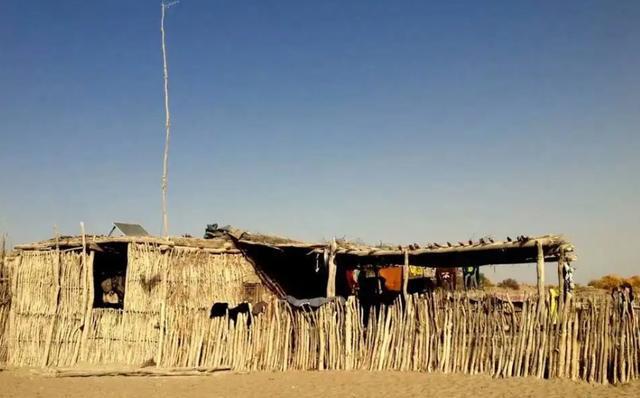 塔克拉玛干沙漠|沙漠里的“神秘村落”，来历至今成迷，出门至少需要6个小时