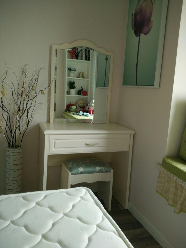 头一次见到餐厅还安卡座的,太时尚了!邻居都快把我家门给推烂了