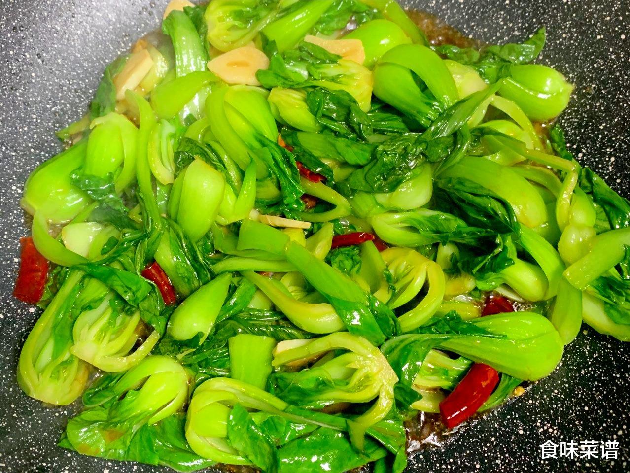 年夜饭上，不能全是大鱼大肉！把这4道炒青菜端上桌，开胃又解腻
