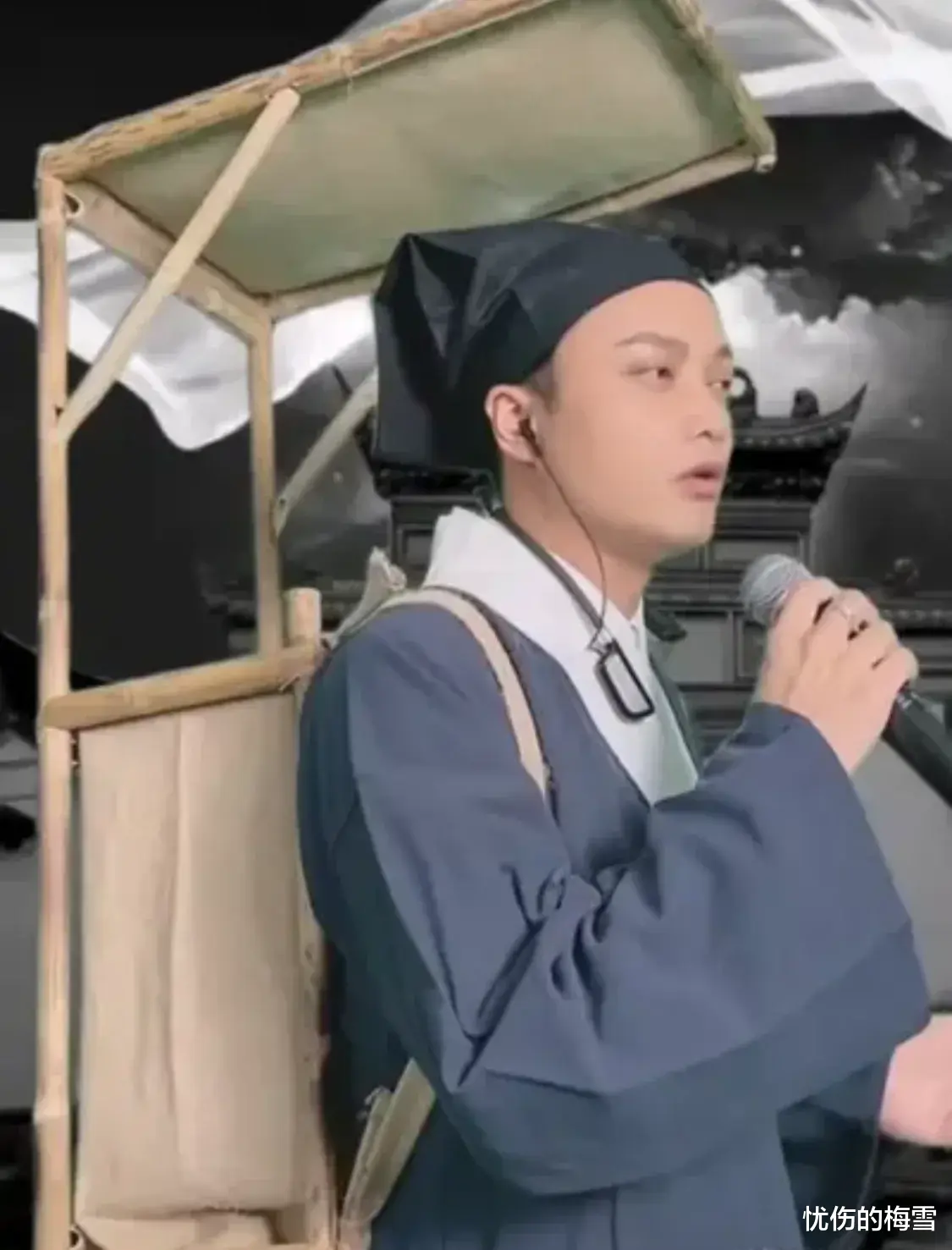 张国荣|南宁小伙子自以为长得酷似张国荣，小伙子幻想着有一天能代替张国荣在粉丝心目中的地位