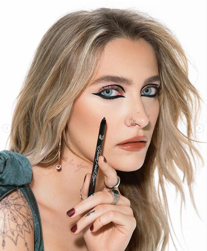 迈克尔·杰克逊|迈克尔·杰克逊女儿，成为KVD的新代言人，模仿80年代风格引热议