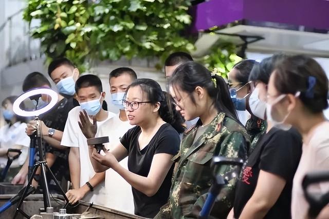 清华大学|高职毕业生在清华任教，谁说职校生没有远大前途｜荔枝时评