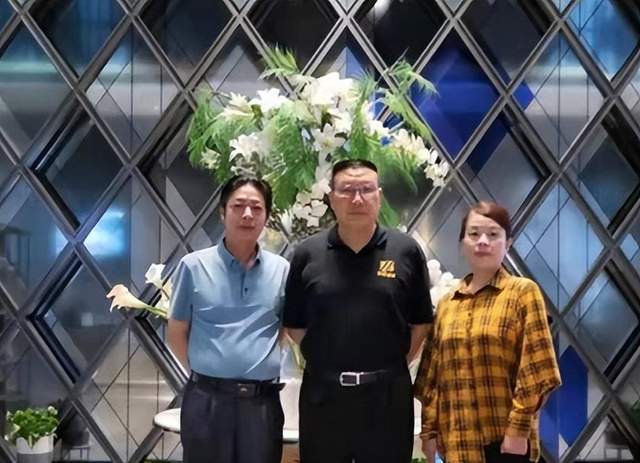 潘克律师开直播表态,称越是阻拦越要查真相,不惧黑粉谩骂威胁