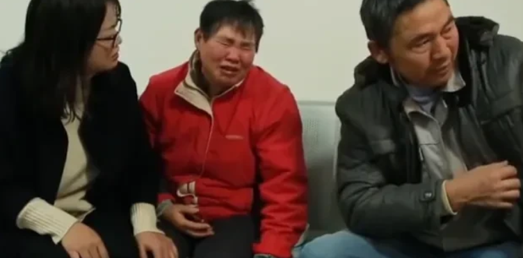 34岁的妻子冷漠地看着丈夫:“晚了”,说完她从28楼的家中跳窗身亡