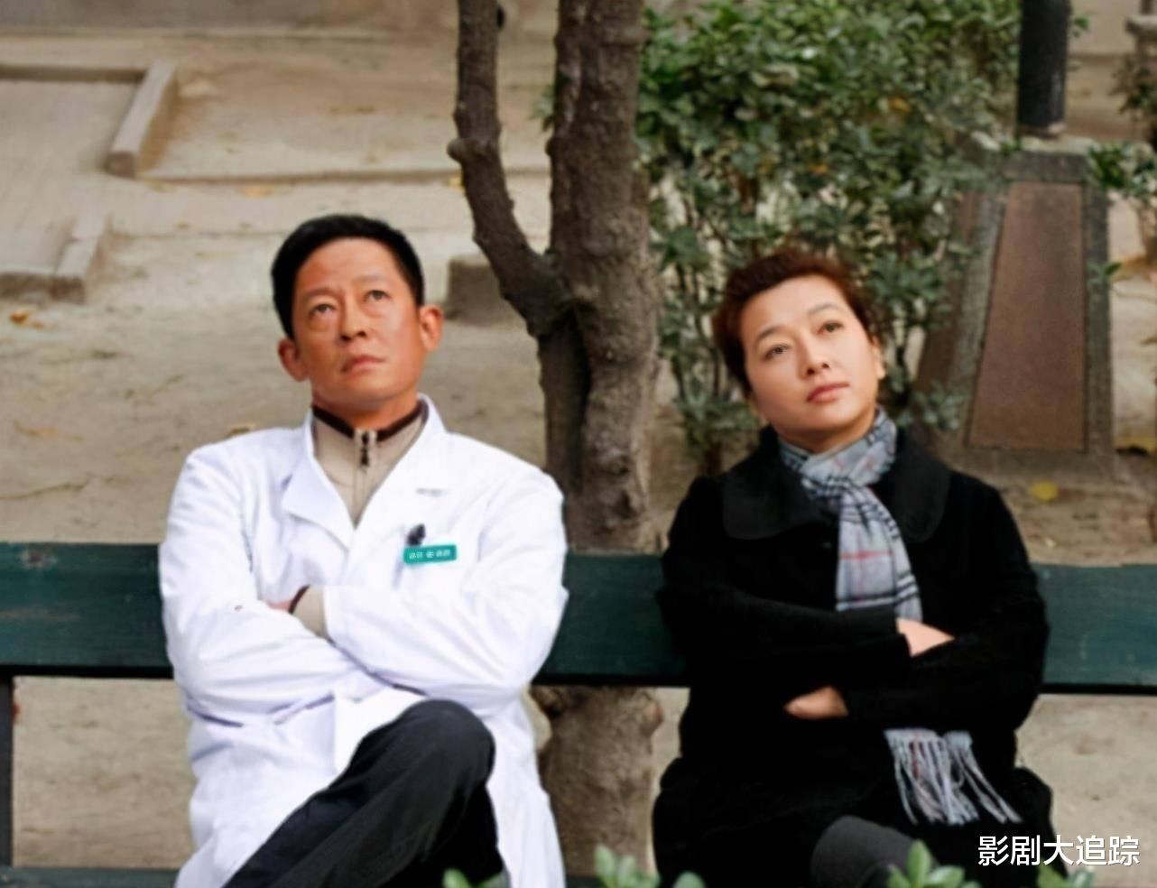 江珊|55岁江珊街边被偶遇！容颜不再变路人，身材臃肿眼角皱纹显苍老