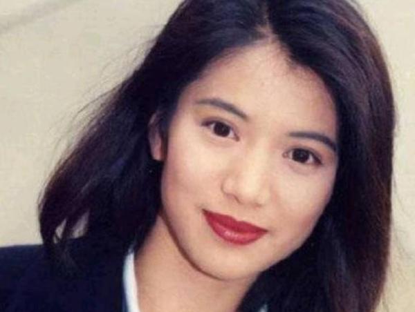 袁咏仪|年轻时看颜值,如今老了看气质,《盛装》袁咏仪51岁了还那么惊艳