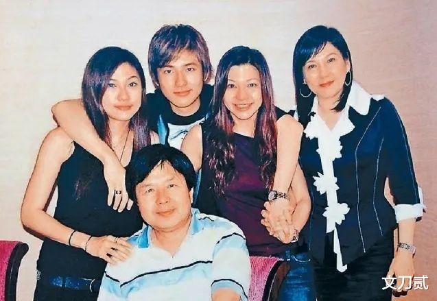 香港豪门秘事：因“艳照门”不惜1亿港元悬赏照片，儿子曾遭遇绑架