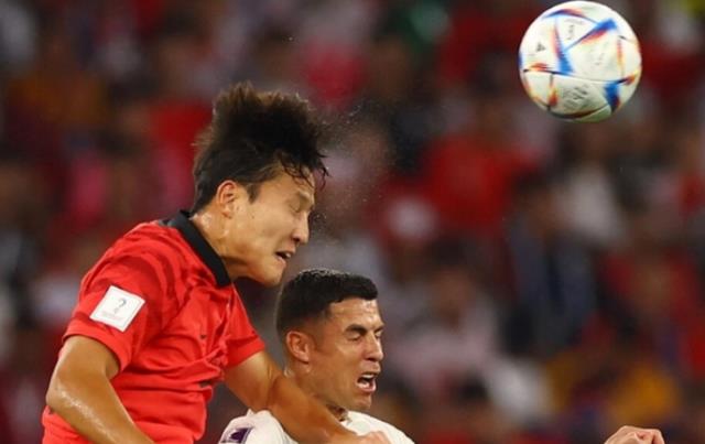 2-1，再现逆转，葡萄牙被绝杀，C罗躲球成乌龙助攻，亚洲3队出线