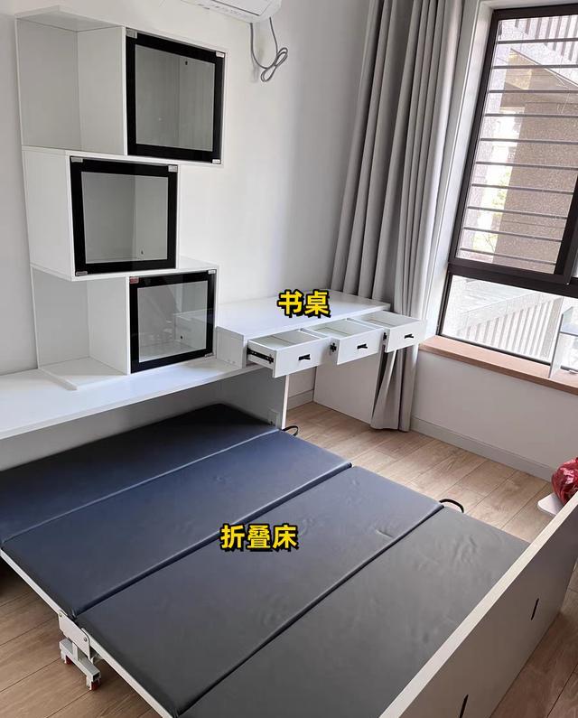 不用专门去留客房,书房里藏张折叠床,一屋两用,效果一样!