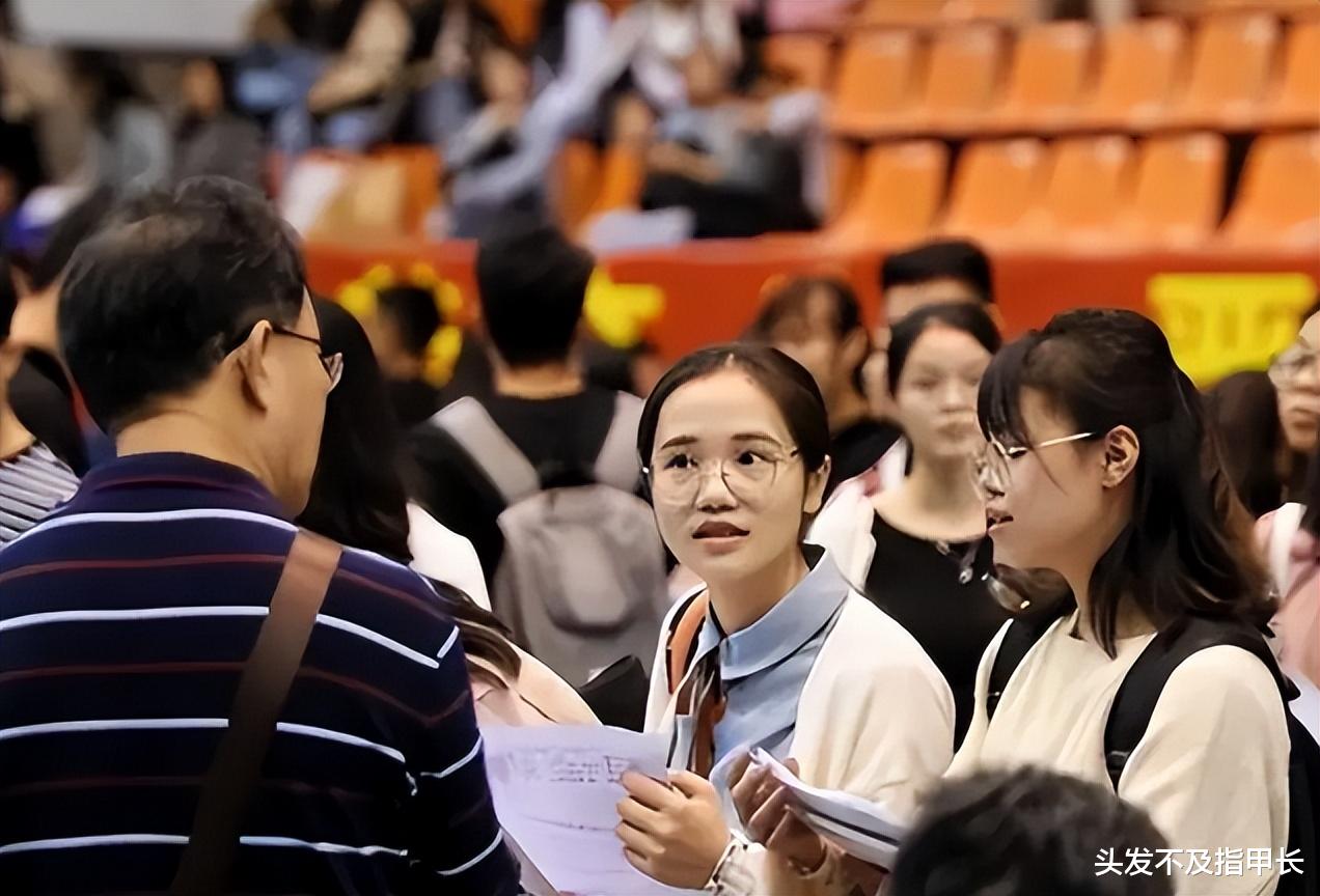 求职|“我们不招三无家庭的人”,985毕业生求职被拒,是名校光环没用了吗?