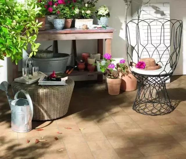 老师傅建议阳台一定要这样贴瓷砖,又好看又实用