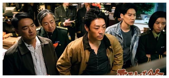 孔孝珍|一上映就拿下榜单第一,没想到,54岁邹兆龙又打出了一副“王炸”