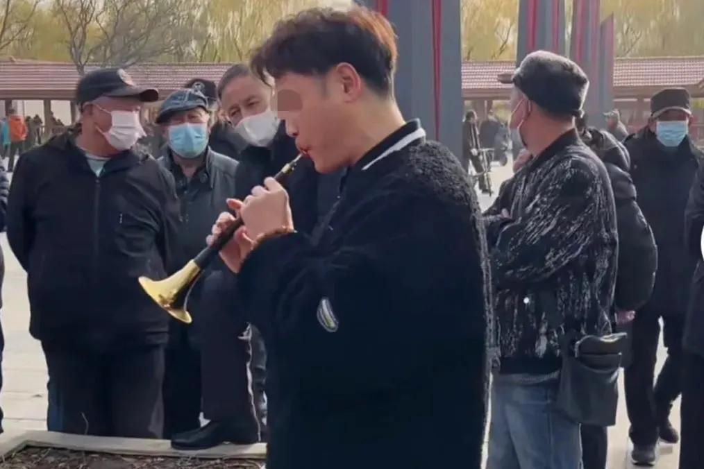 我90后,学了3年的唢呐,接了500个白事,揭秘干这行到底坑不坑?