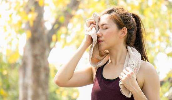 脾胃|为何有人动不动满身汗,有人很少冒汗?哪种更好?中医揭晓答案