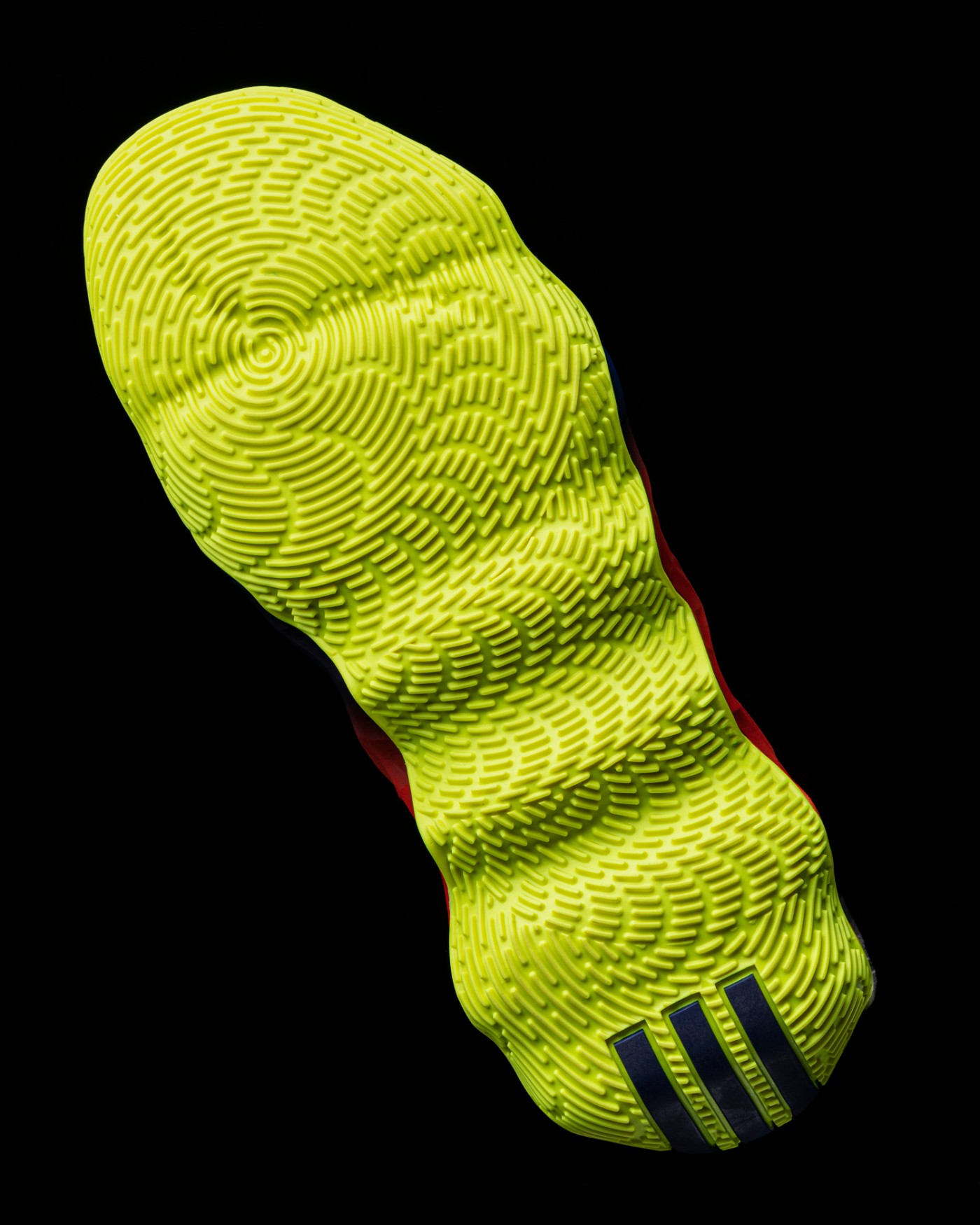 今年长这样的鞋都火了！阿迪这双是我见过「最怪」的！上脚立马被围观！