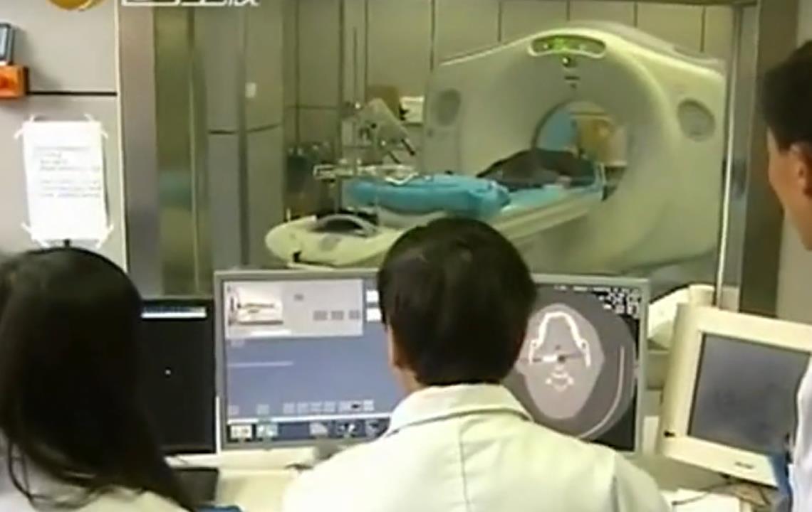 11年云南男子口臭骇人,医生检查后大惊失色,脑中插着一把匕首