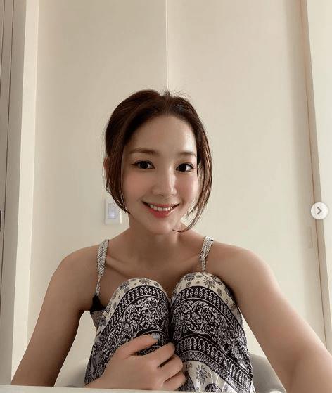 朴敏英 朴敏英新剧瘦到双颊凹陷引担忧，她并未刻意减肥，只是身体吃不消