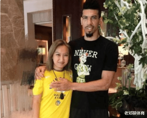 广州队|NBA10大错觉图！姚明“偷瞄”美女 阿杜白头 奥尼尔有狐臭