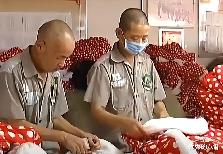 2013年,近80岁老人进监狱,警官点名发现不对劲,一查身份吓一跳