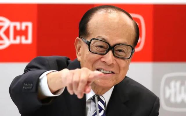 何鸿燊|李嘉诚94岁还步履矫健，当年的何鸿燊却已坐轮椅，关键在克制欲望